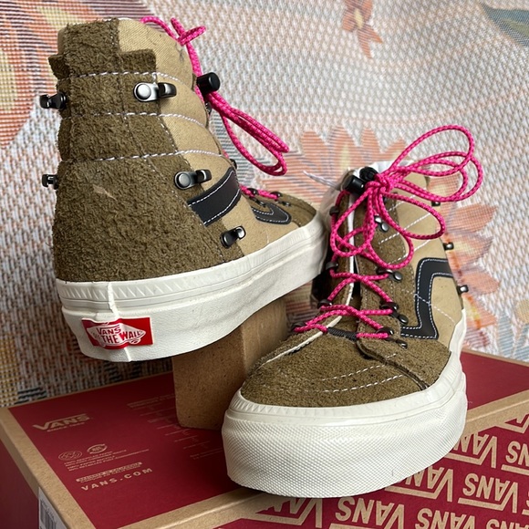 Vans WMNS Sk8-Hi Echo Dx
(Hairy Suede) Butternut/T
VNOA7Q50B75
Sneakers - Picture 10 of 16
